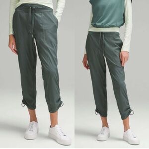 Lululemon Cropped Studio Pants